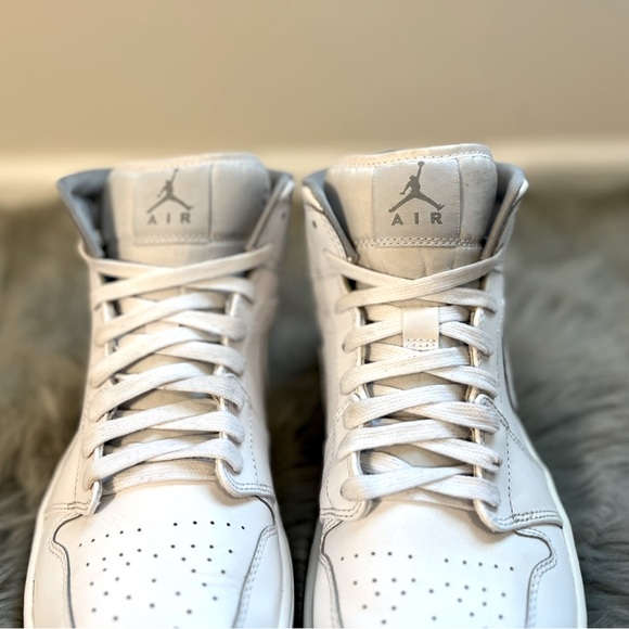 Nike Air Jordan 1 Mid ‘White Wolf Grey’ Shoes Men’s size 10.5 - Picture 5 of 8